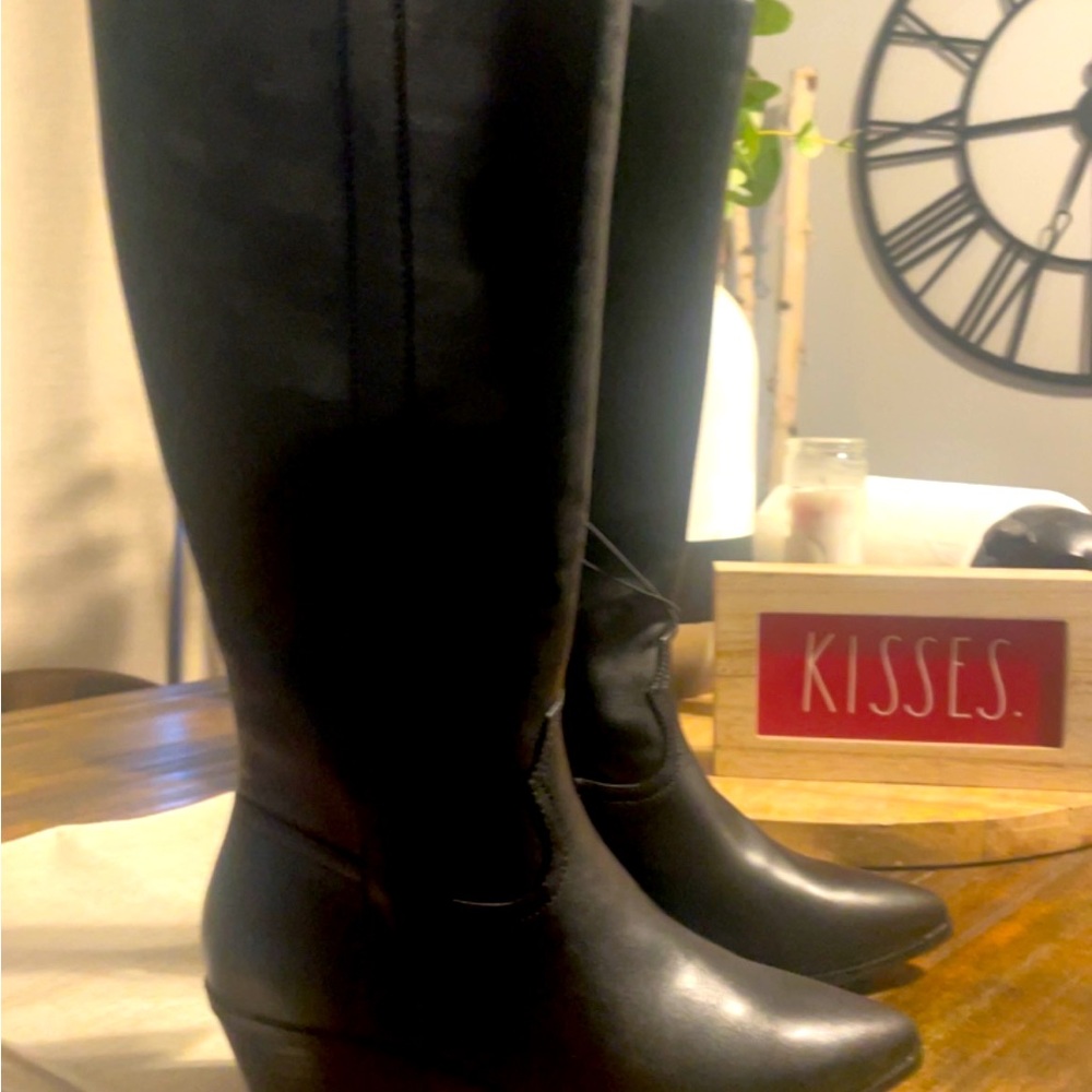 Black boots small heel